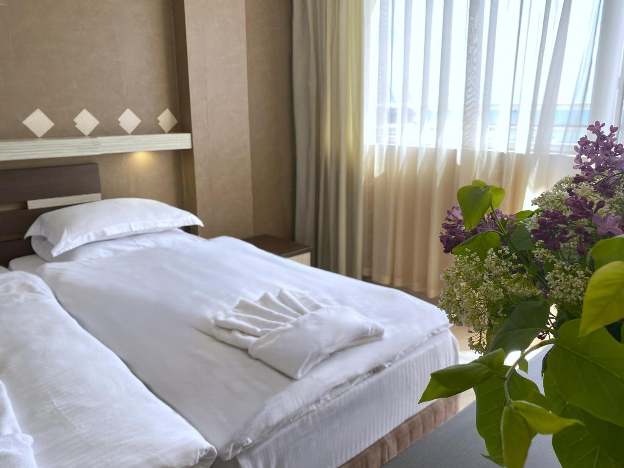 Lotos Hotel Balchik Eksteriør billede